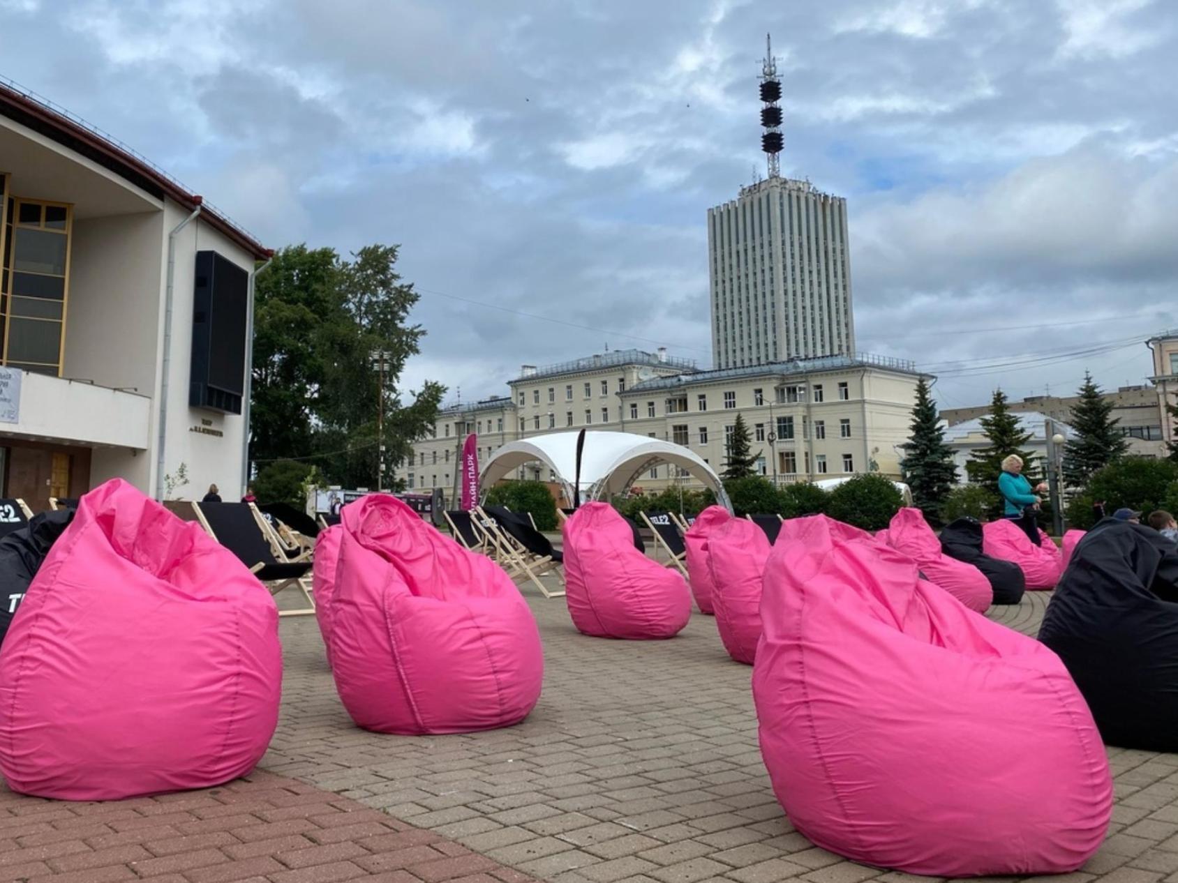 В столице Поморья открылся онлайн-кинотеатр под открытым небом