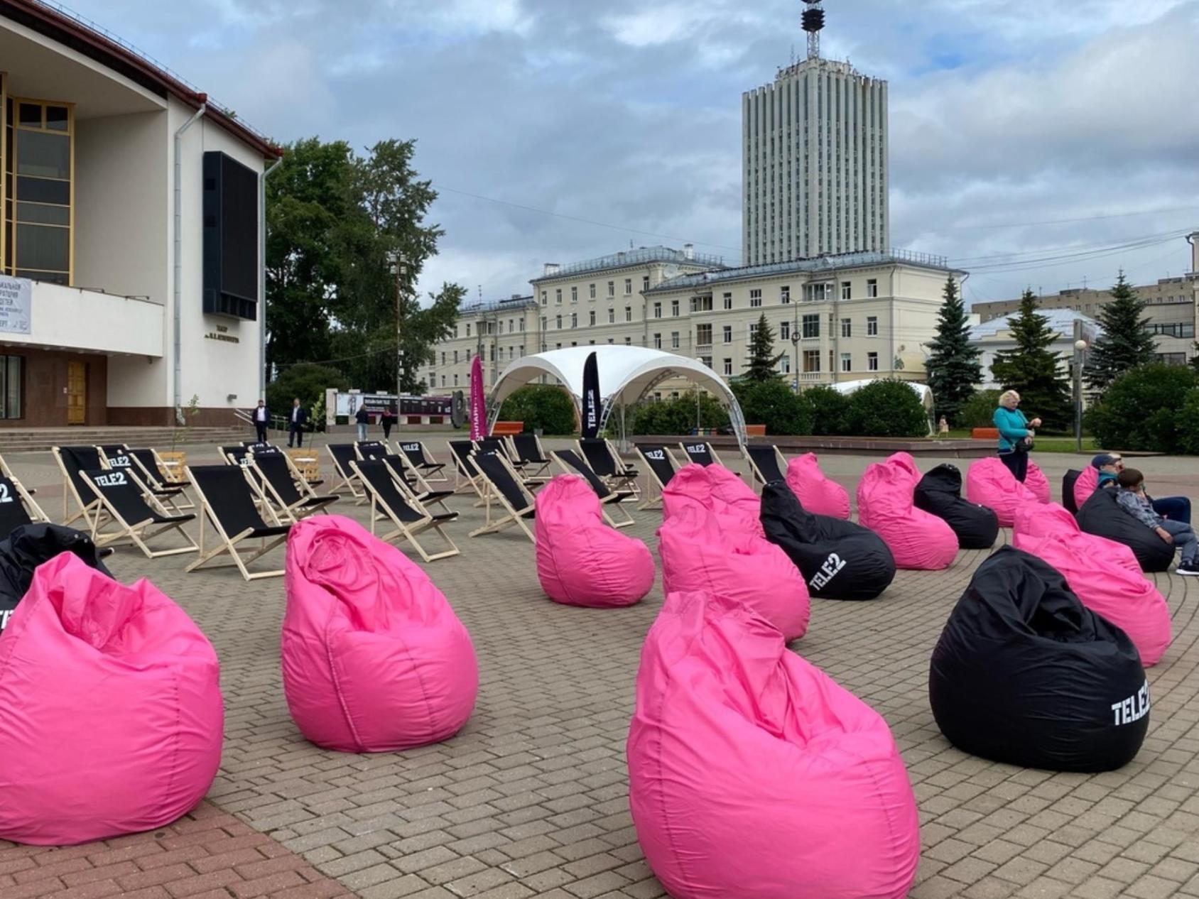 В столице Поморья открылся онлайн-кинотеатр под открытым небом