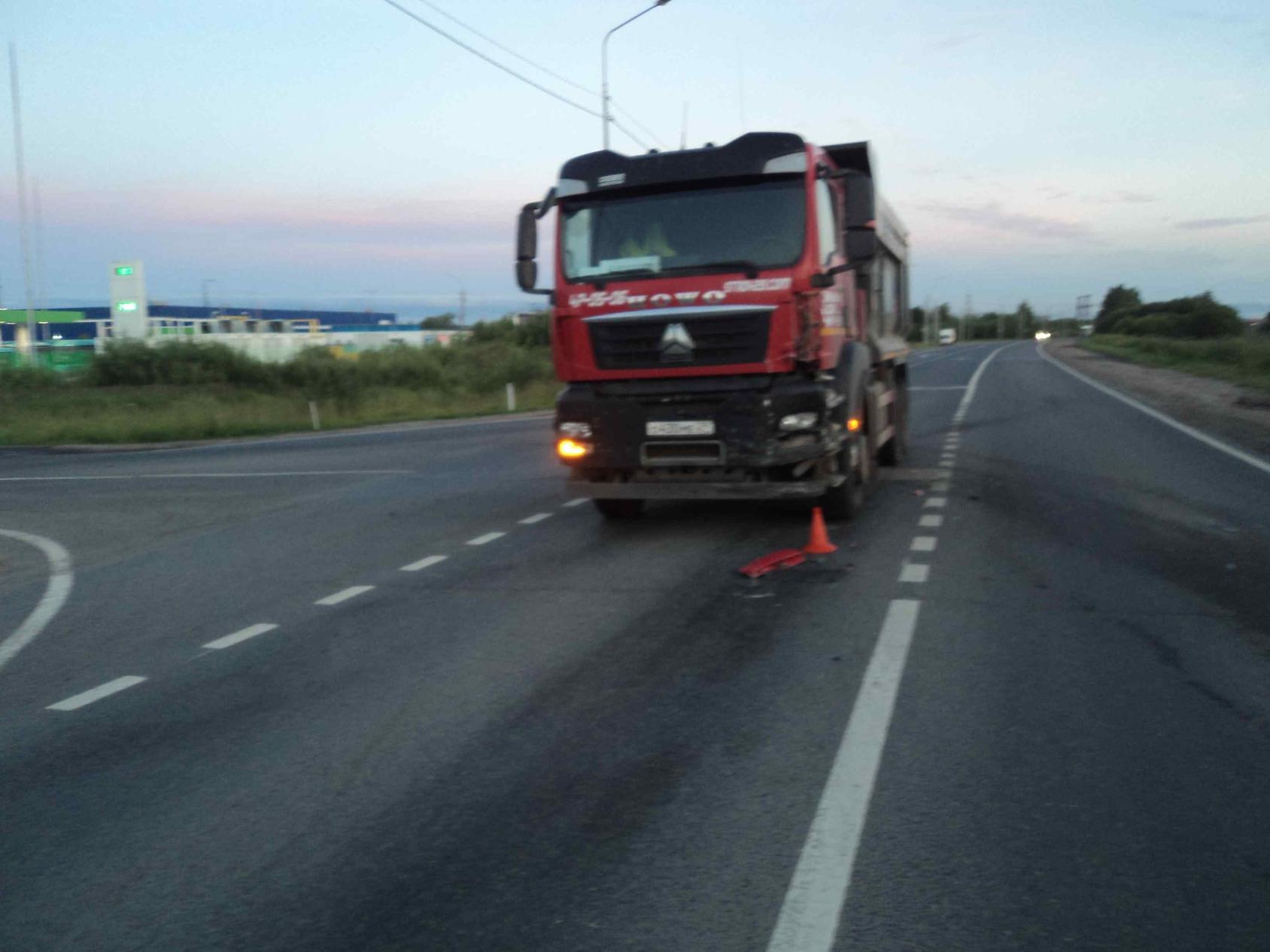 На подъезде к аэропорту Архангельск в аварии с грузовиком пострадал  водитель «Лады»