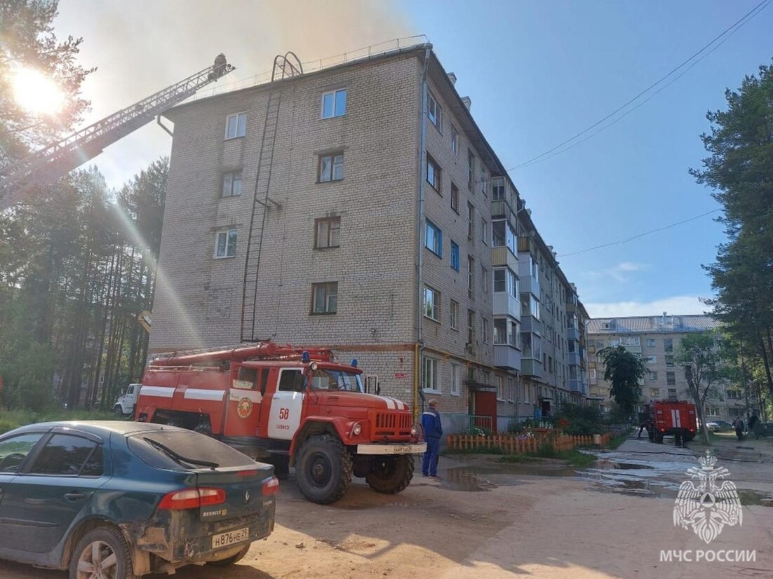 В посёлке Савинский Плесецкого округа загорелся чердак пятиэтажного дома