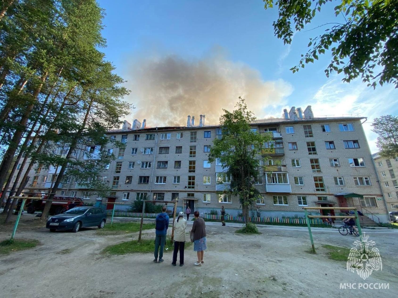 В посёлке Савинский Плесецкого округа загорелся чердак пятиэтажного дома