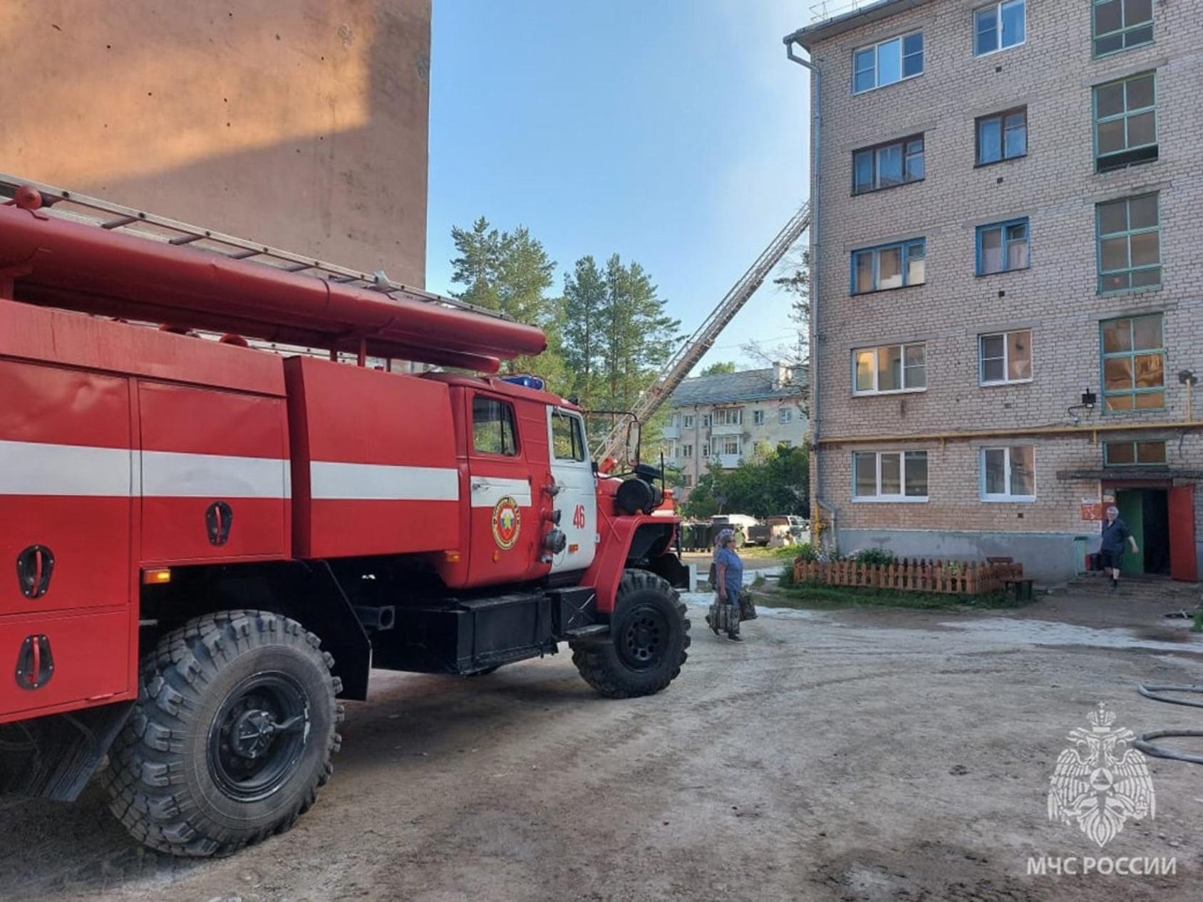 В посёлке Савинский Плесецкого округа загорелся чердак пятиэтажного дома