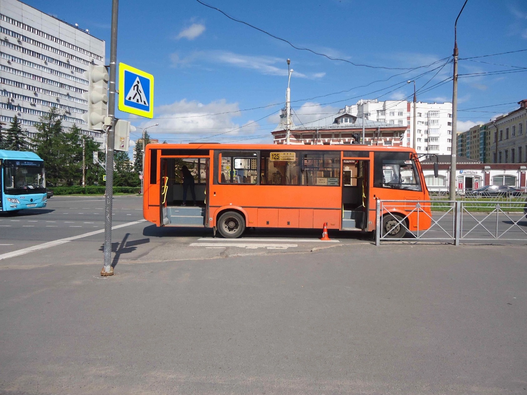 В Архангельске автобус сбил пенсионерку, перебегавшую дорогу