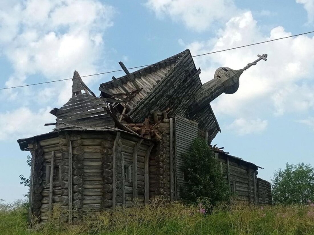 Деревянные церкви Руси старые полуразрушенные