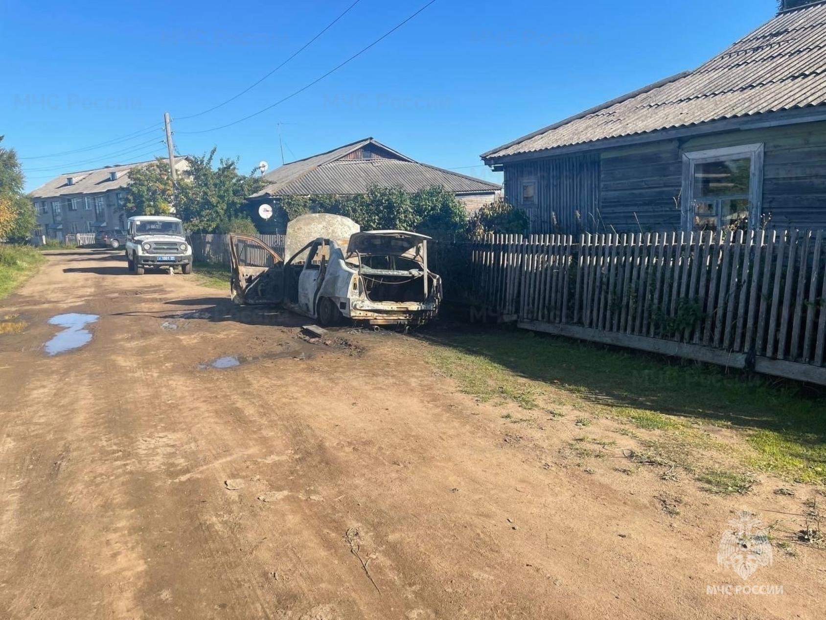 В Нёноксе пенсионер спас мужчину из горящего автомобиля