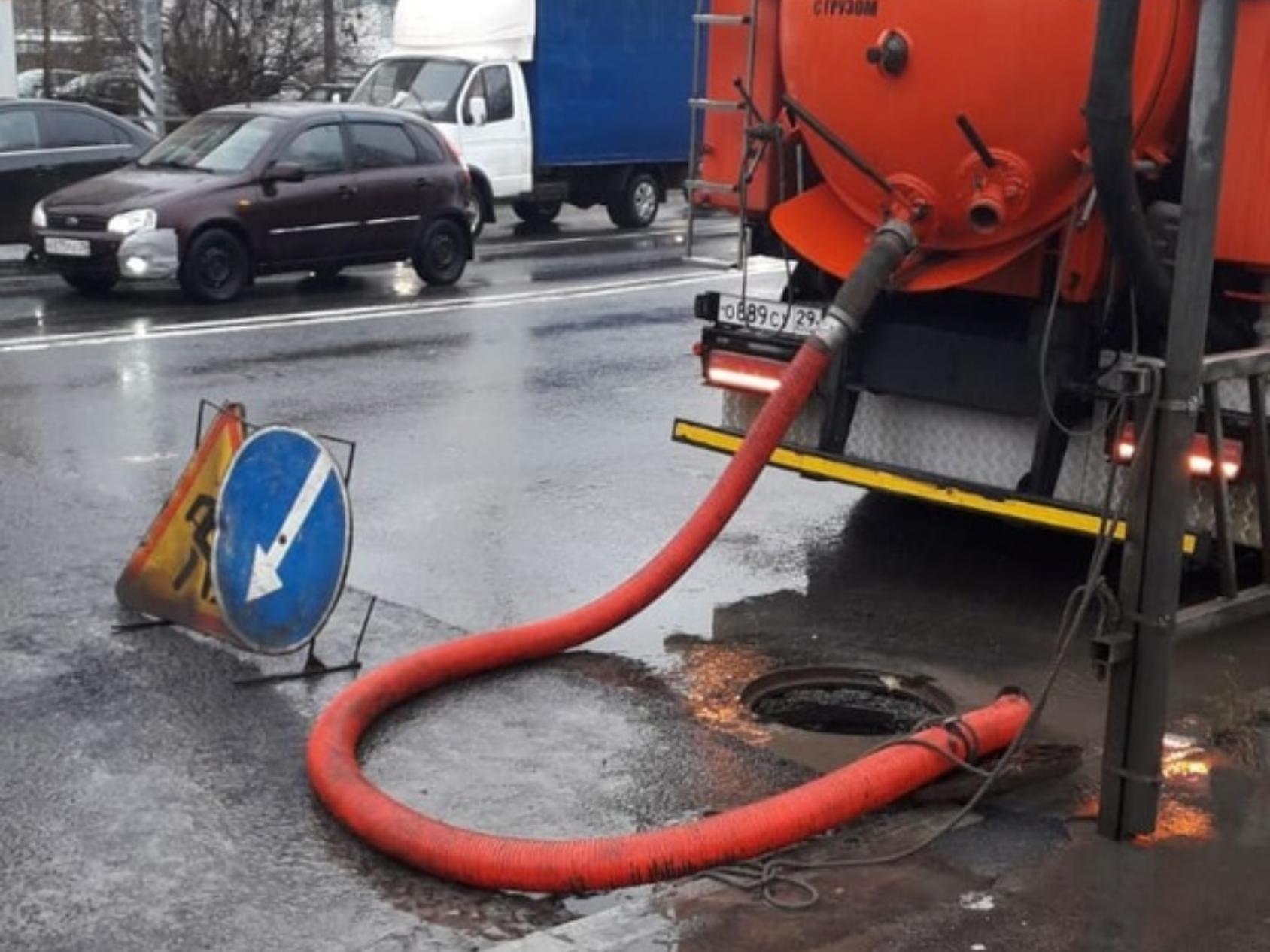 В Архангельске борются с последствиями оттепели