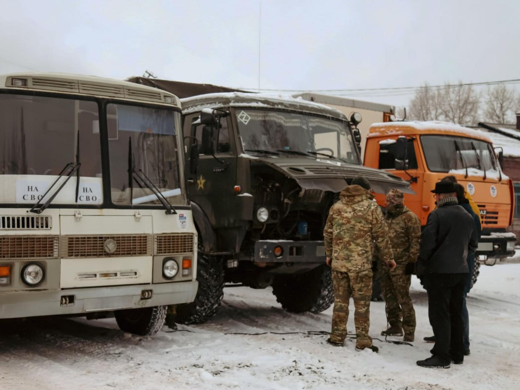 Из Архангельска в зону специальной военной операции отправилась колонна из  пяти машин