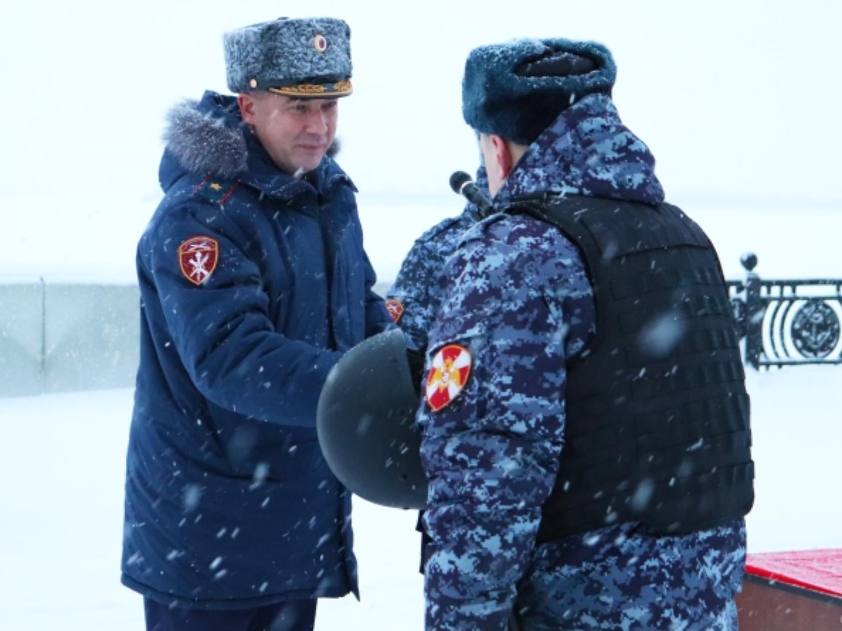 В Архангельской области росгвардейцы получили новые служебные автомобили