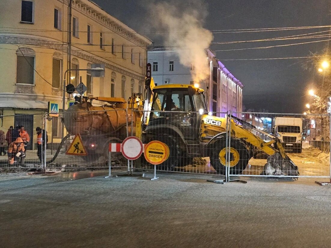 В Архангельске продолжаются аварийные работы на водопроводе в центре города