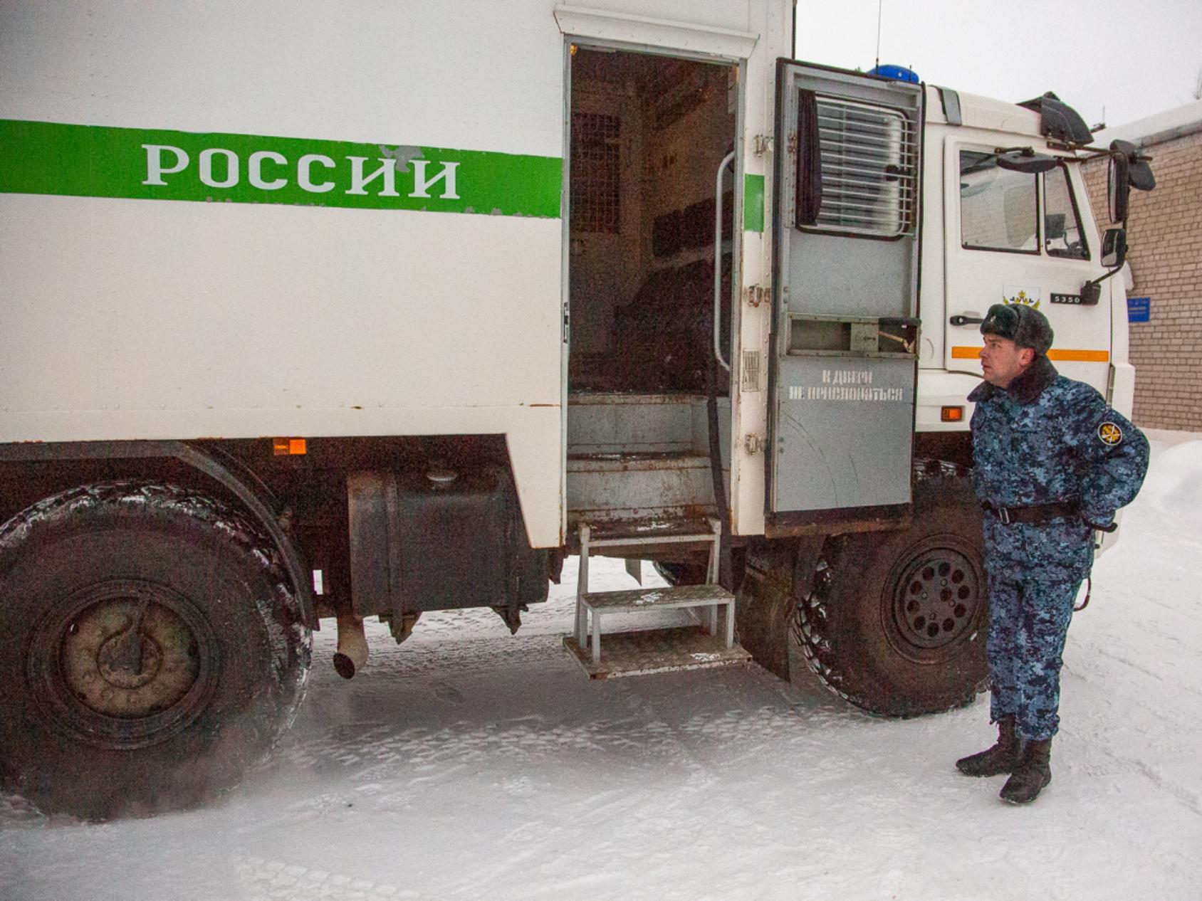 И пресечь попытку побега, и принять роды: как сотрудников УФСИН по  Архангельской области готовят к перевозке осужденных