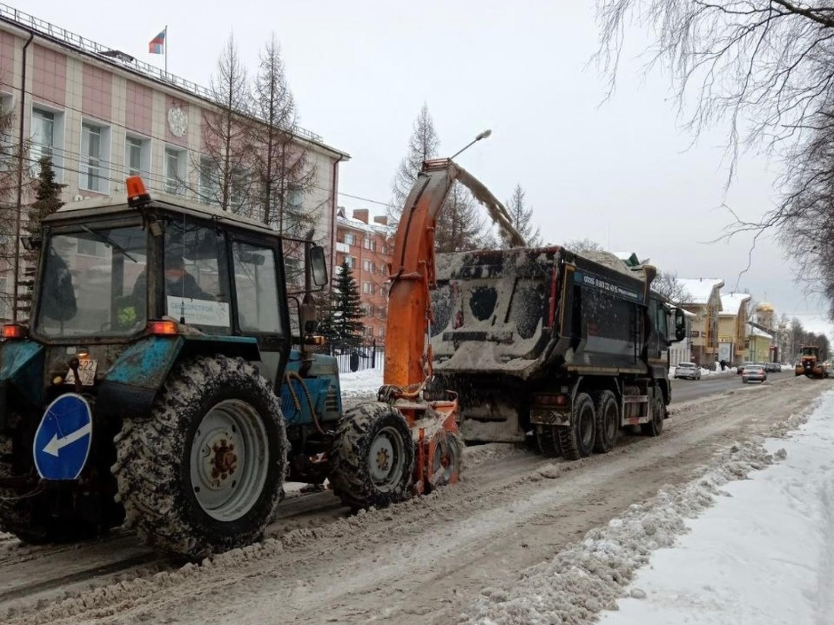 В Архангельске за неделю с улиц города вывезли более шести тысяч тонн снега