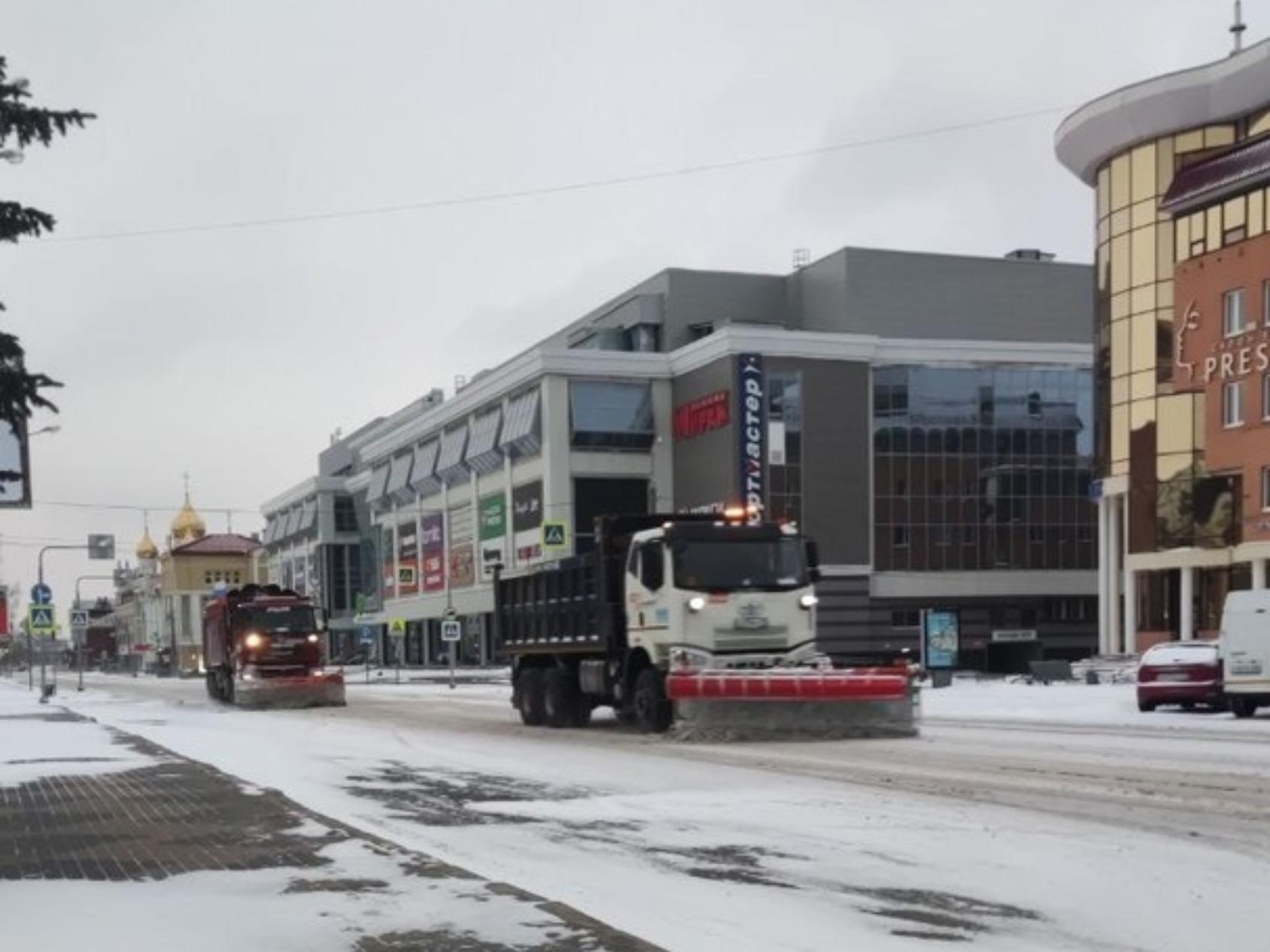 В Архангельске вернулись к зимнему содержанию дорог и тротуаров