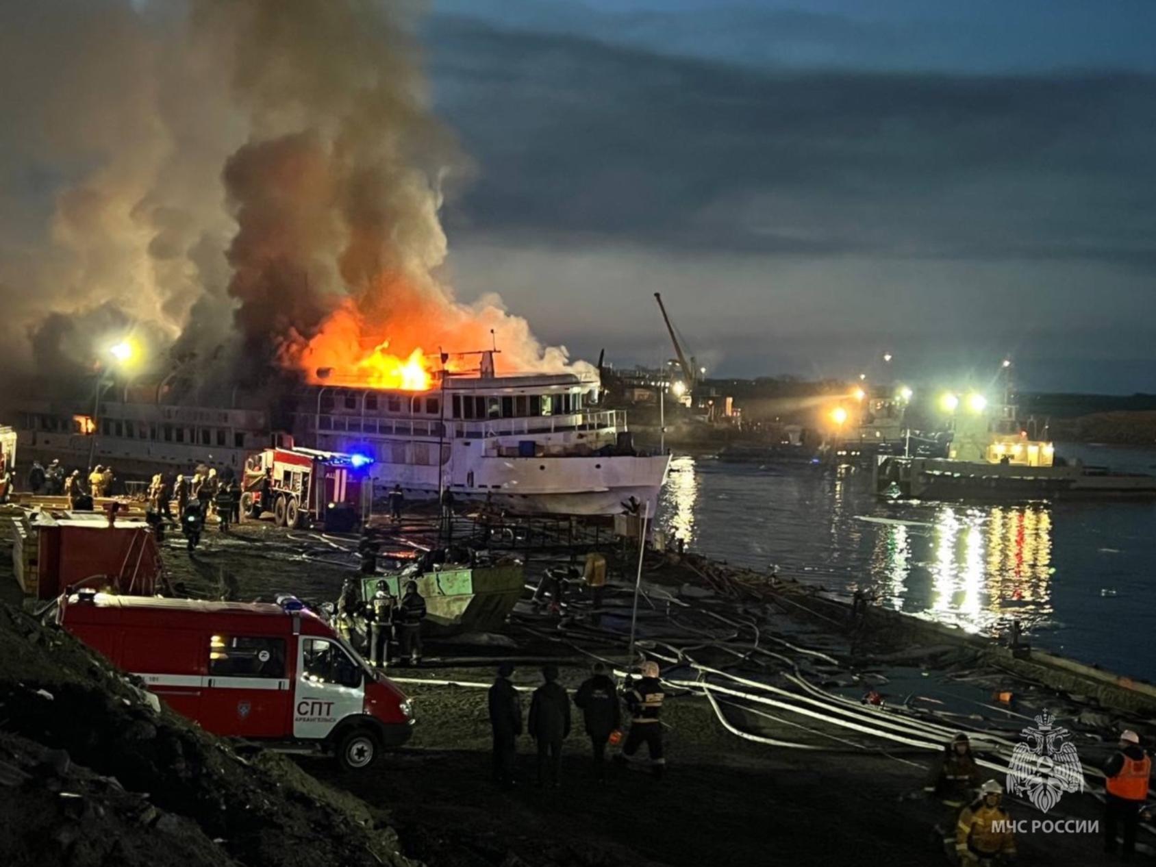 Пожар на теплоходе в архангельске