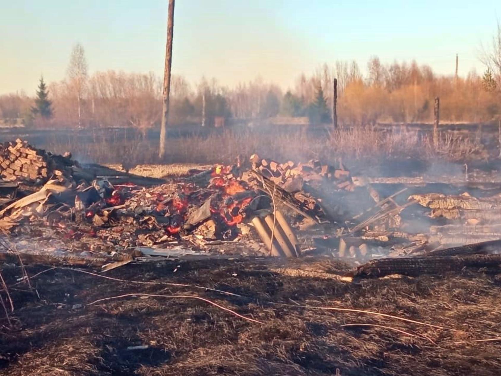 В Виноградовском округе огонь уничтожил три жилых дома