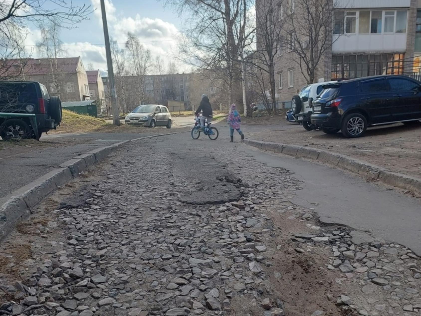 В Архангельске назвали требующие первоочередного ремонта тротуары