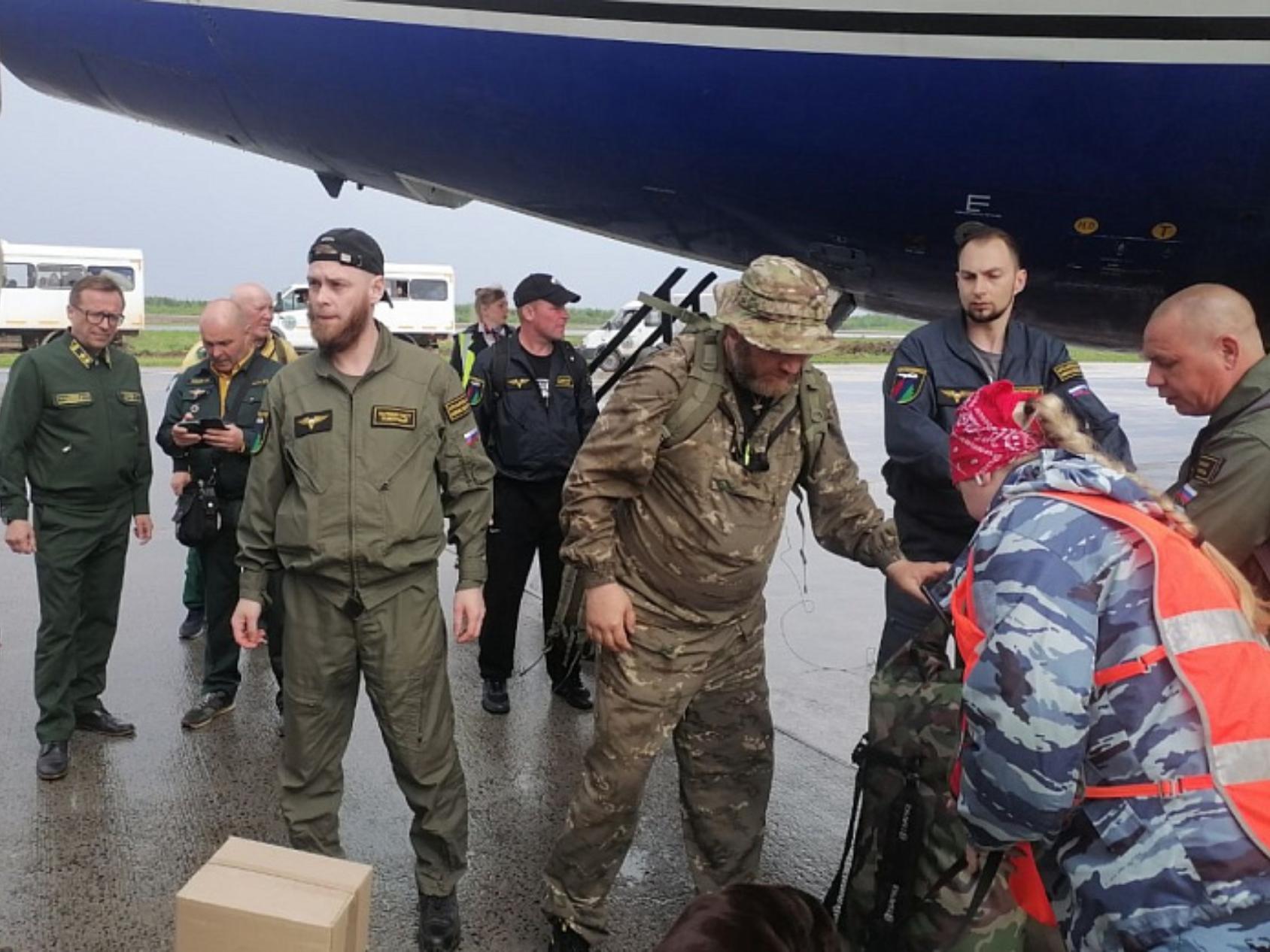 Архангельские парашютисты-пожарные вылетели в Забайкальский край