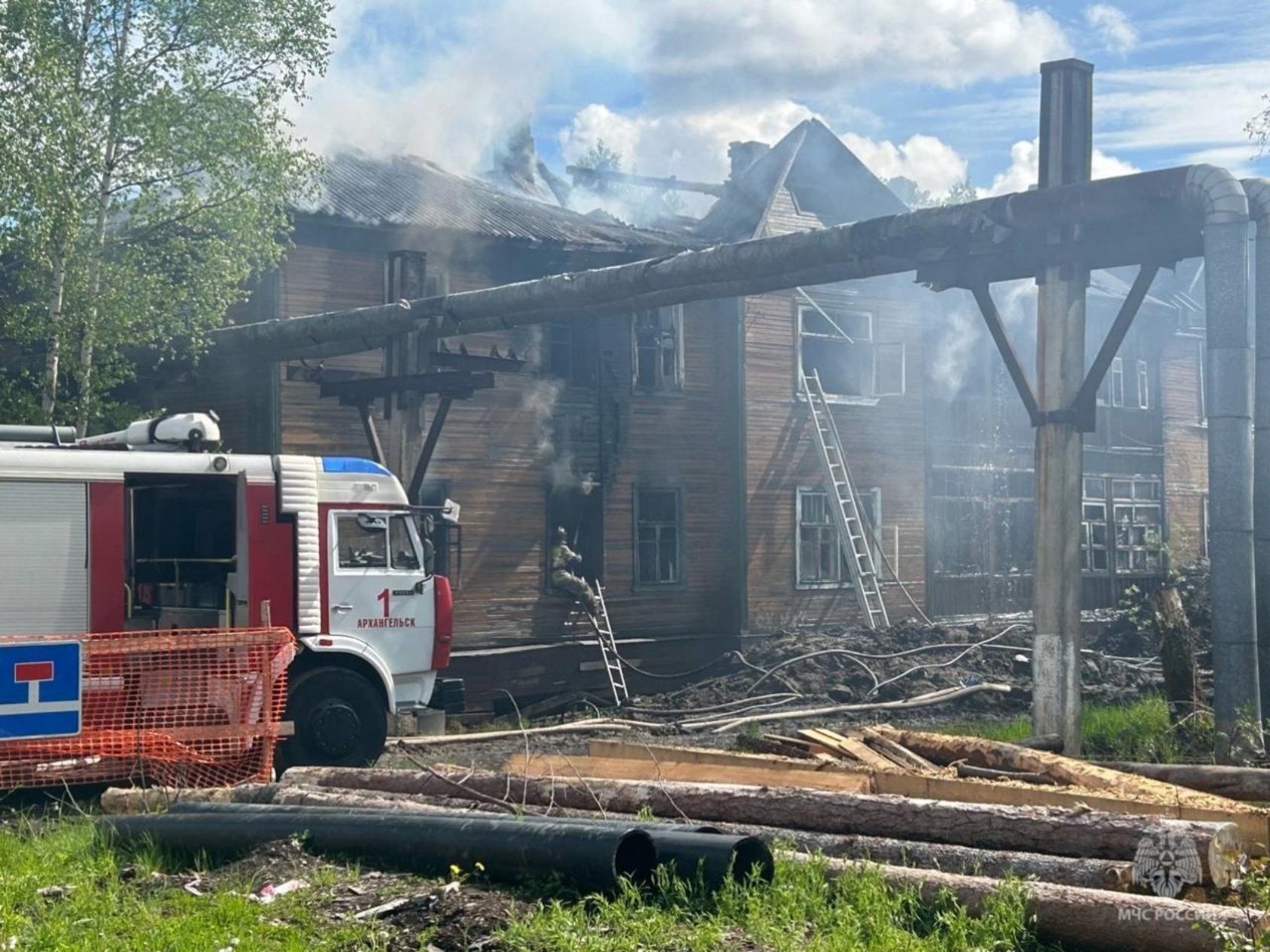 В Архангельске вновь горел нежилой дом