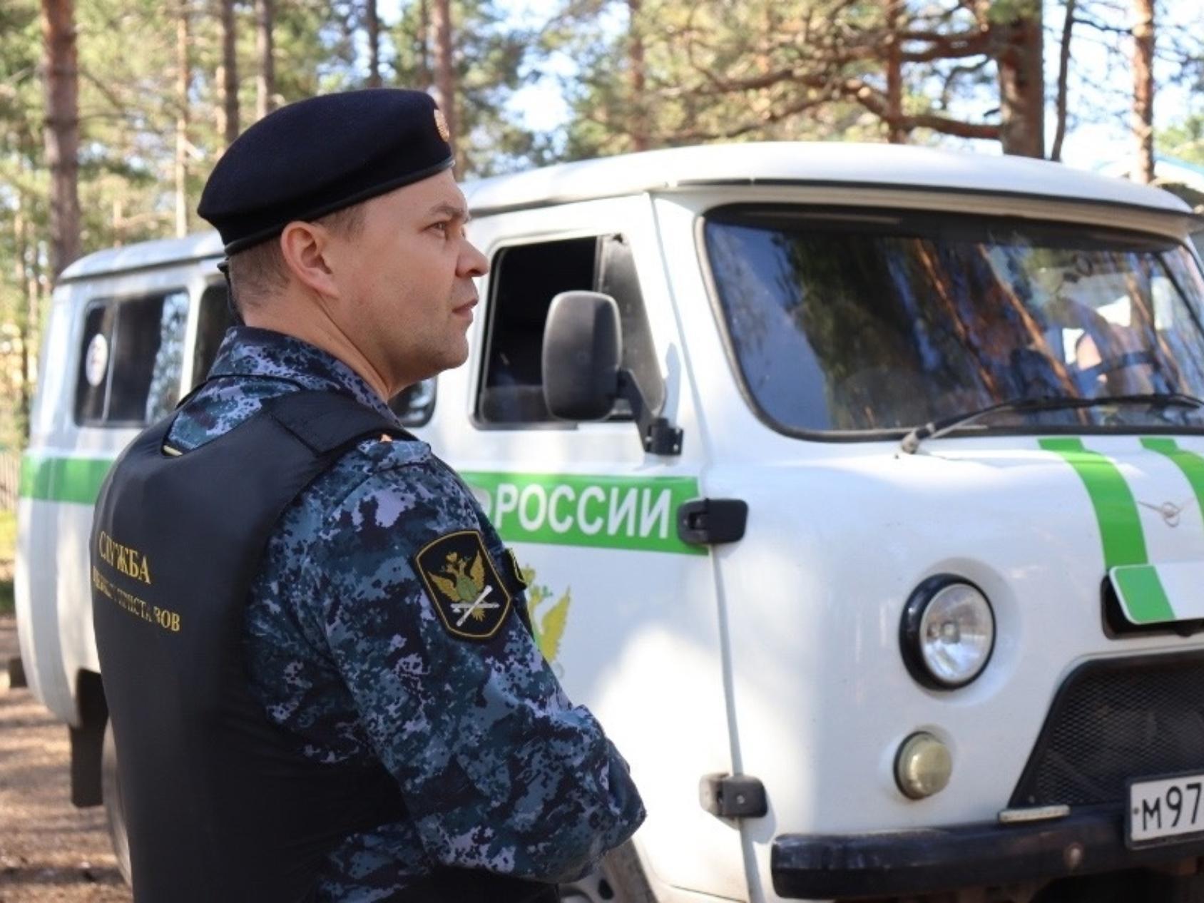 В Нарьян-Маре судебные приставы разыскали и арестовали автомобиль должника