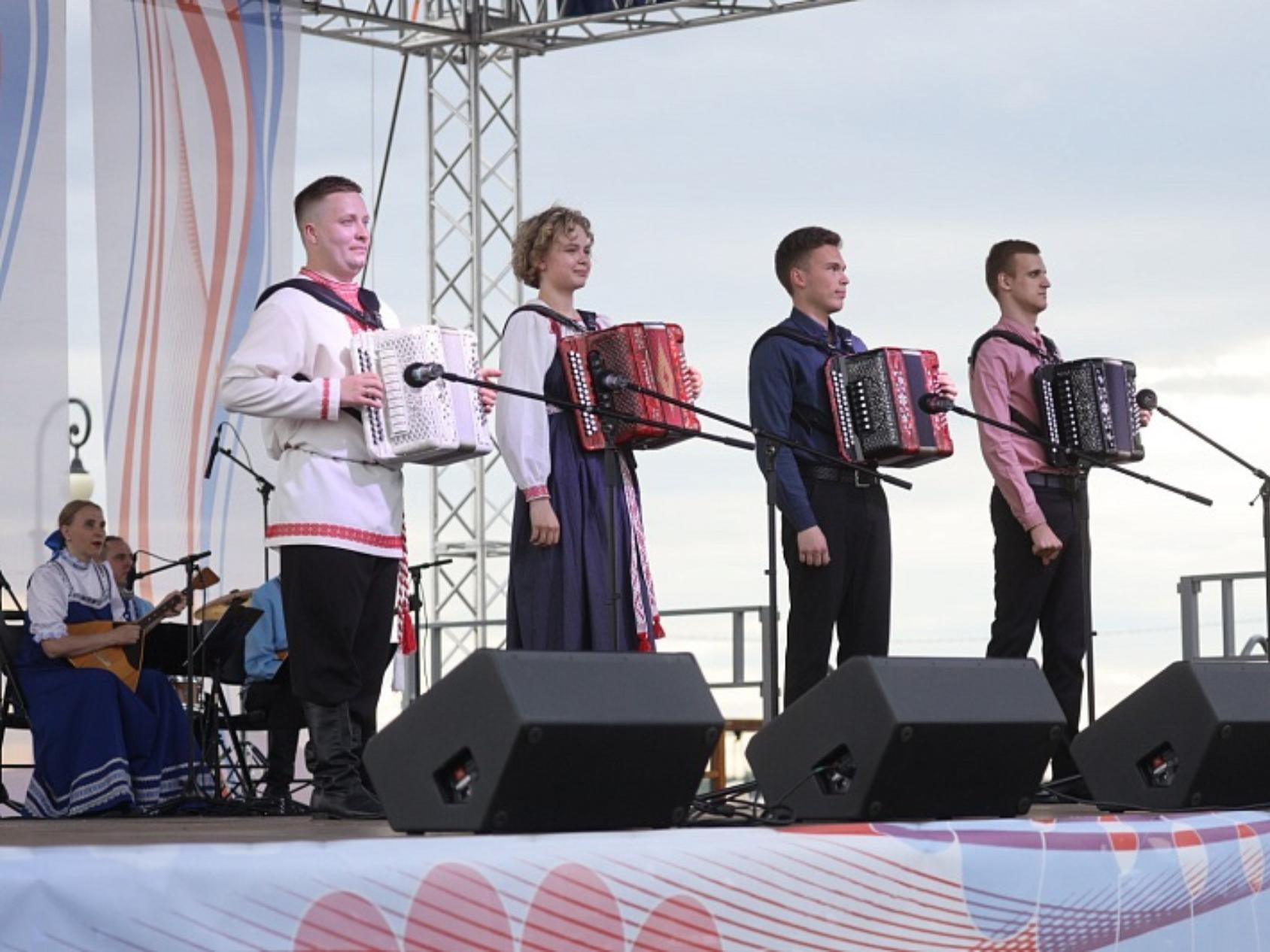 В Архангельске гала-концерт участников фестиваля «Гармоничная Россия»  завершил празднование Дня России