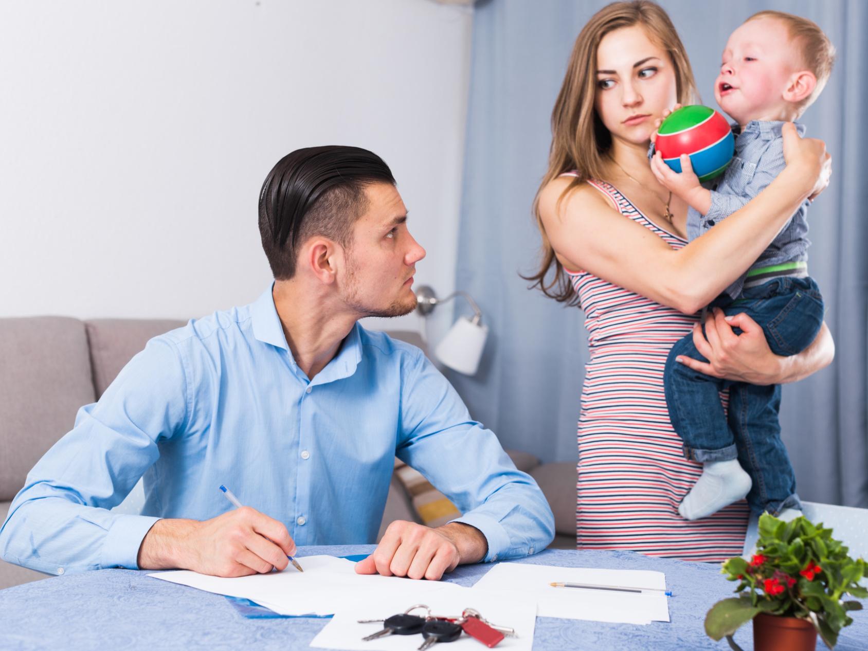 Плати алименты и нам не мешай!»: родительские споры из‑за воспитания детей