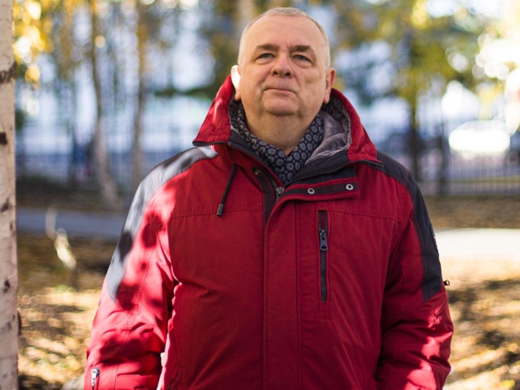 Алексей Коноплёв,
учитель истории, в прошлом
старший оперуполномочен-
ный по особо важным делам
отдела управления уголовного
розыска по борьбе с хищения-
ми культурных ценностей, на-
чальник отделения по борьбе
с преступлениями в отношении
иностр анных граждан Управ-
ления уголовного розыска УВД
по Архангельской области, ныне
пенсионер МВД