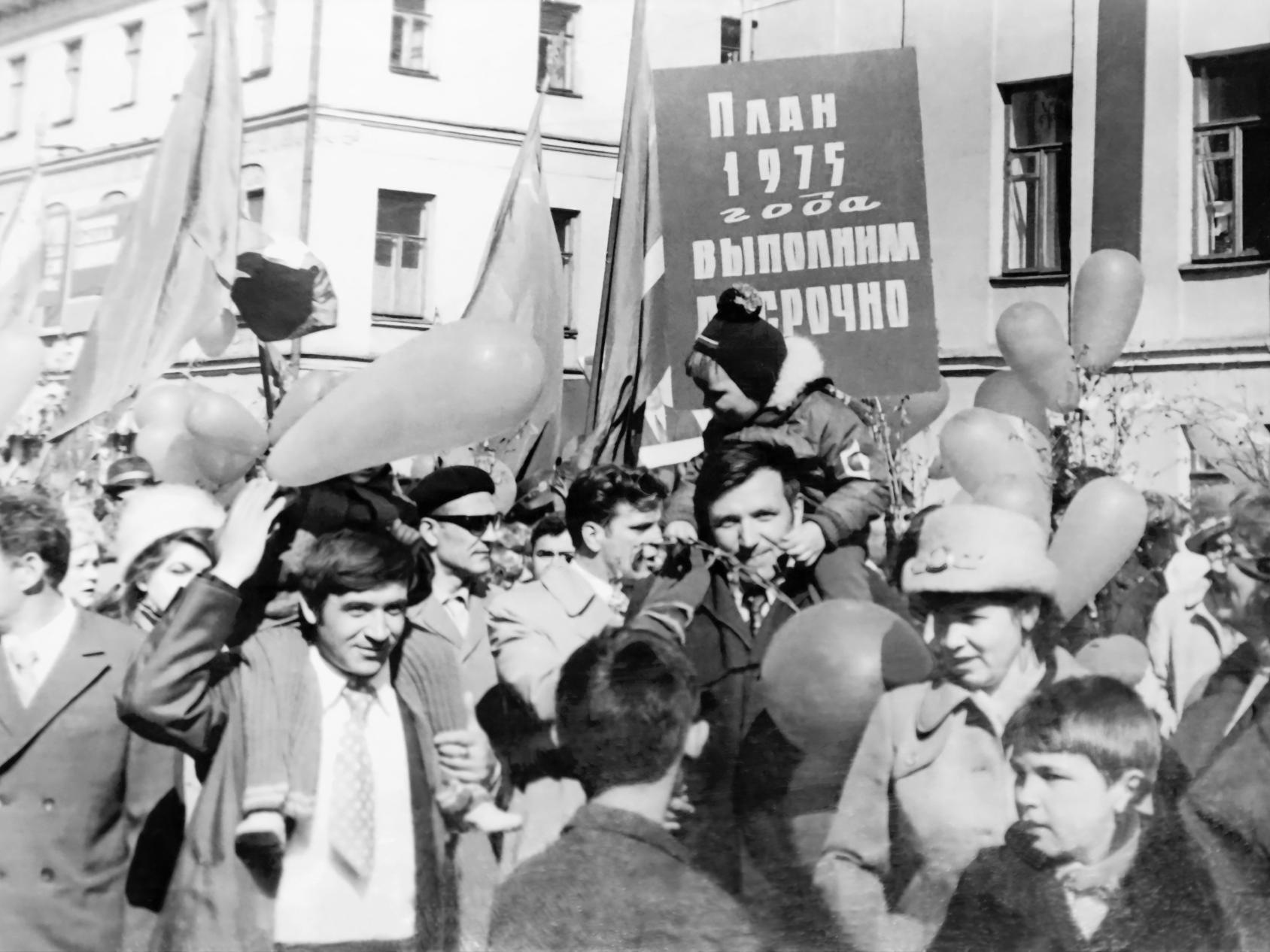 На первомайской демонстрации в Архангельске