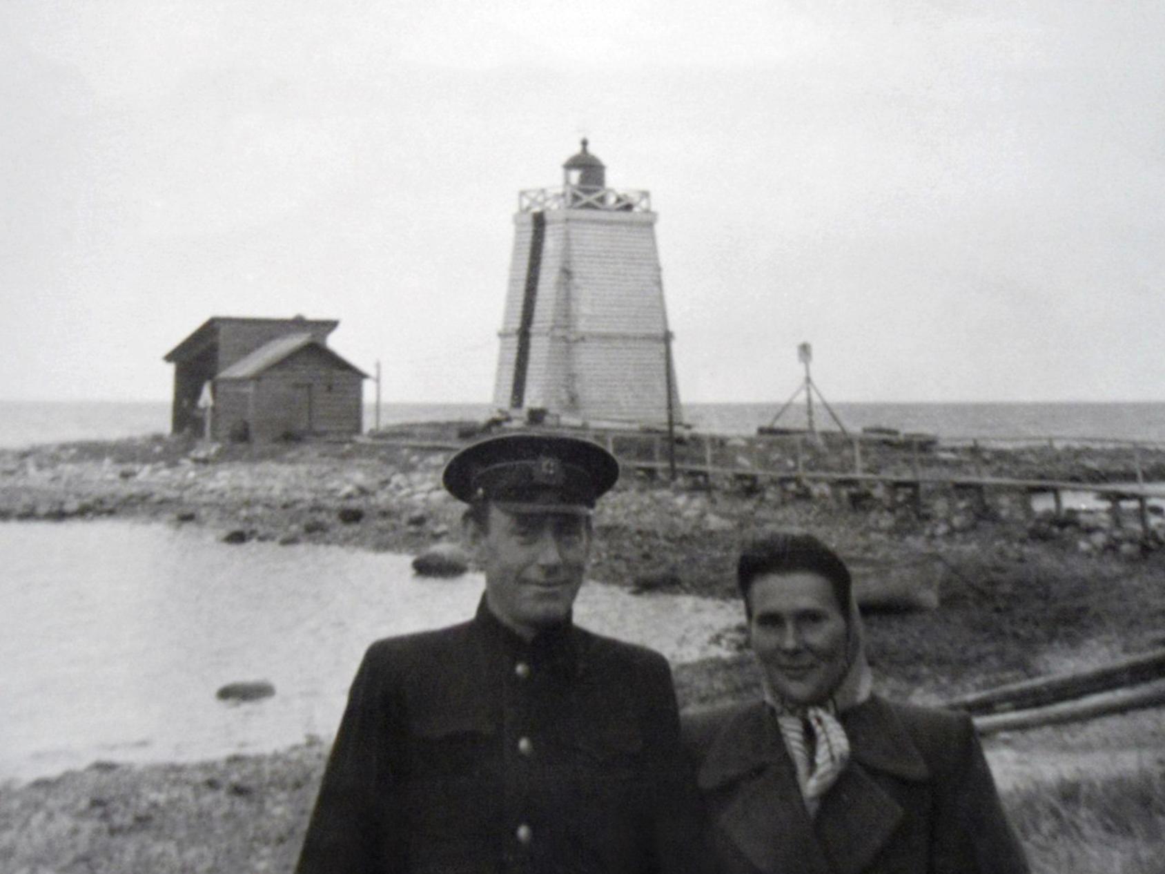 Летне-Орловский маяк, конец 1950-х гг. Векшинский Василий Иванович и Клеопатра Николаевна. Фото из архива Людмилы Никифоровой