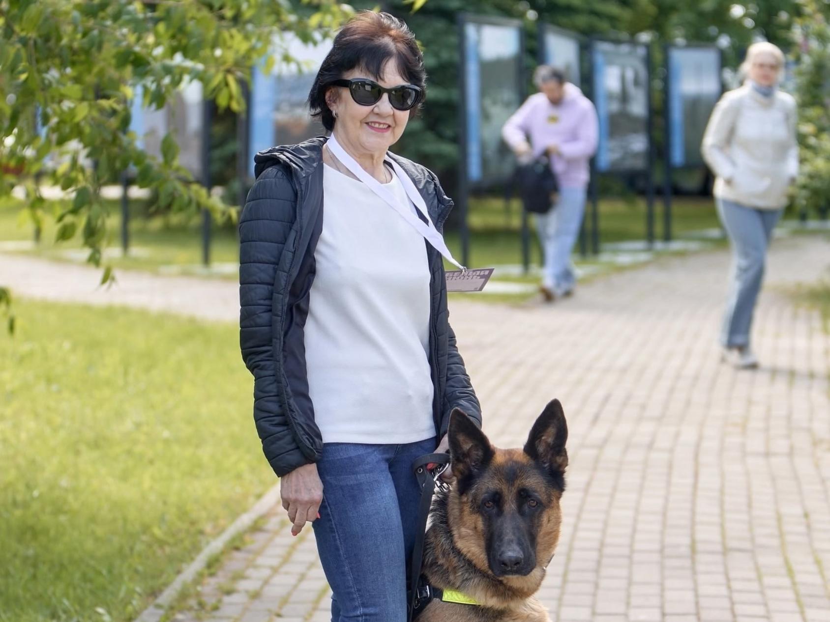 В Архангельской области два северянина получили собак-проводников