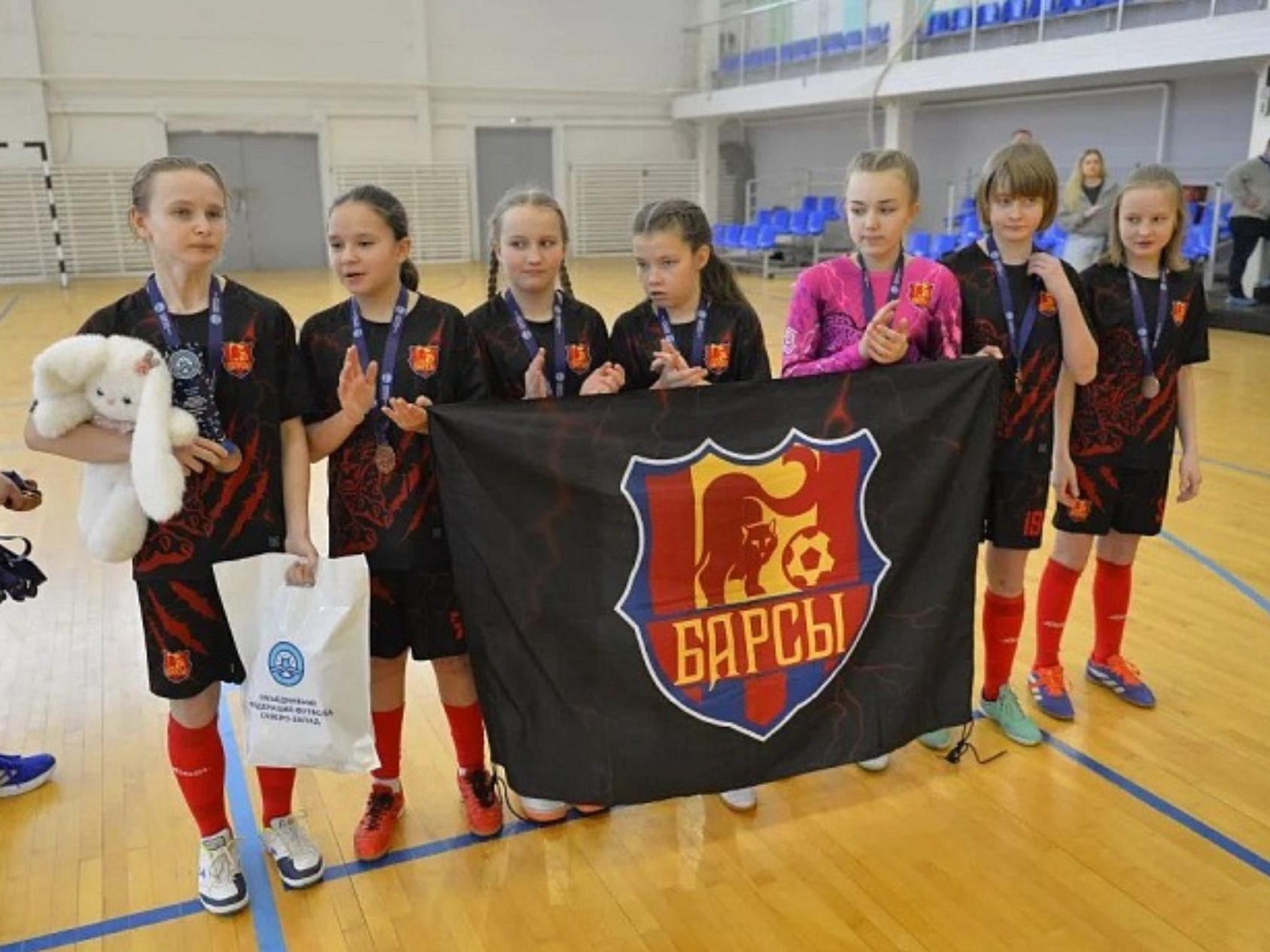 Девочки из клуба «Барсы» взяли бронзу первенства СЗФО по футзалу