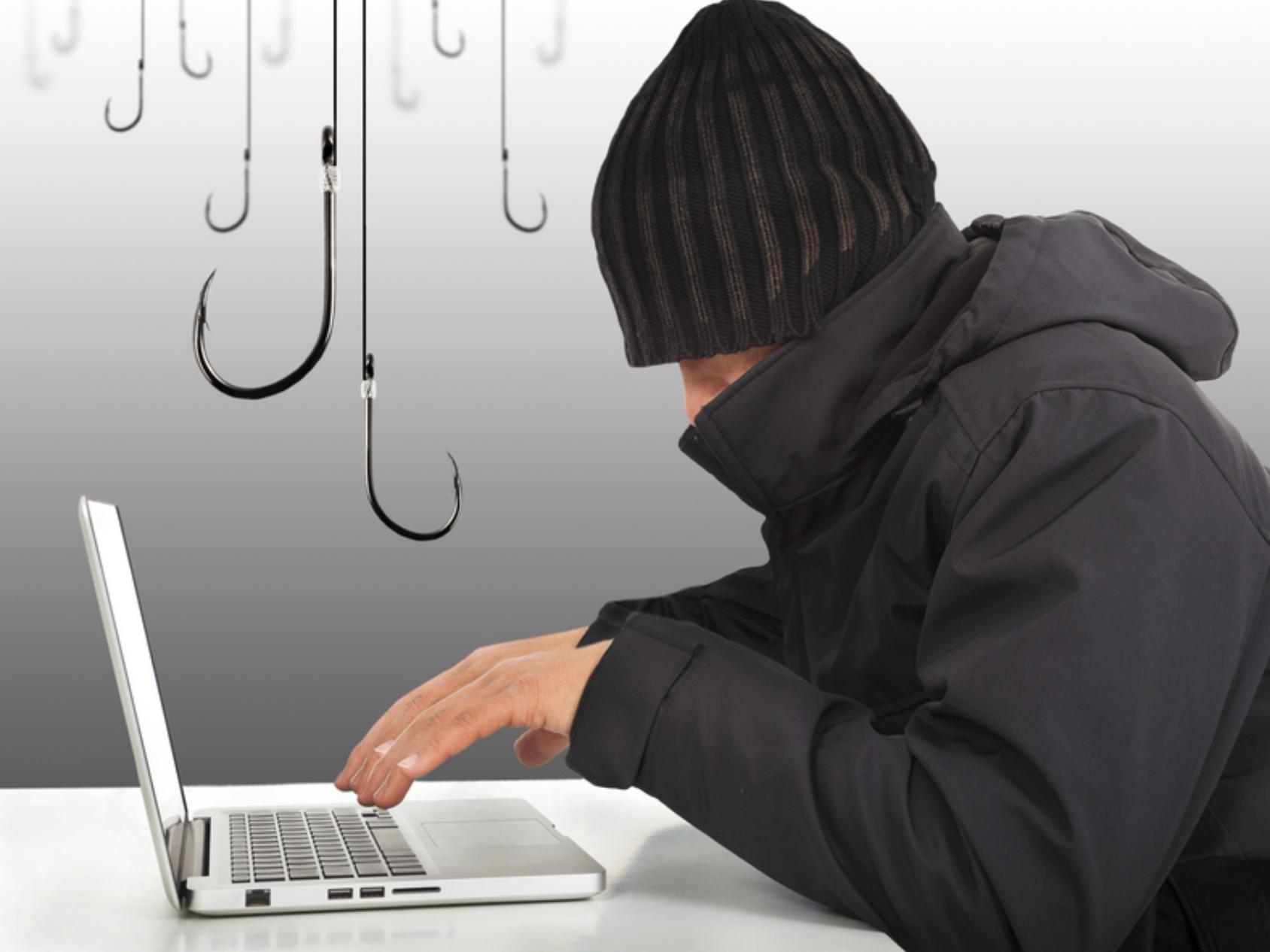 Студенты из Архангельска за сутки перевели мошенникам более миллиона рублей