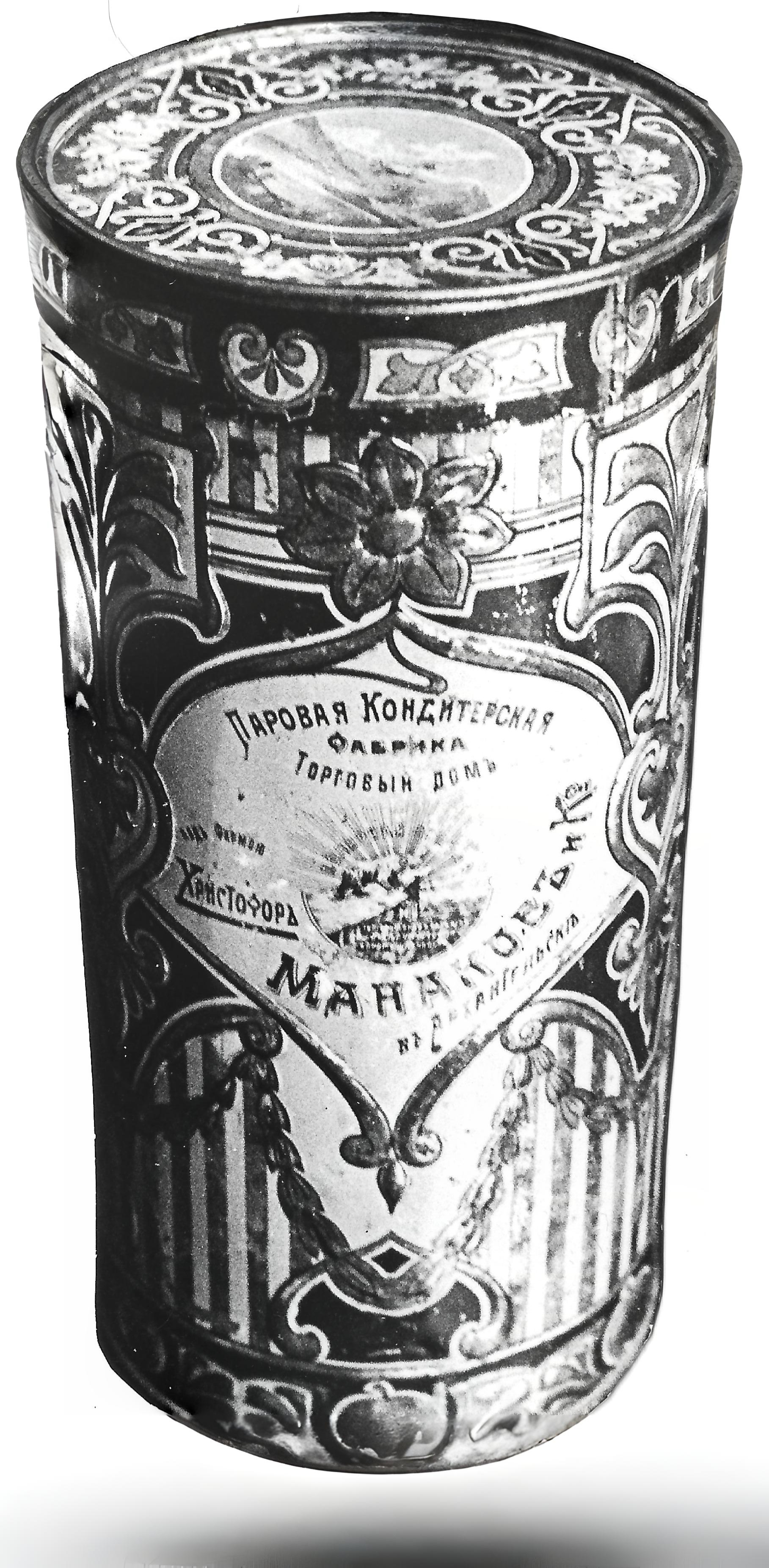 Жестяная банка для леденцов фирмы
«Манаков и Ко». Собрание автора